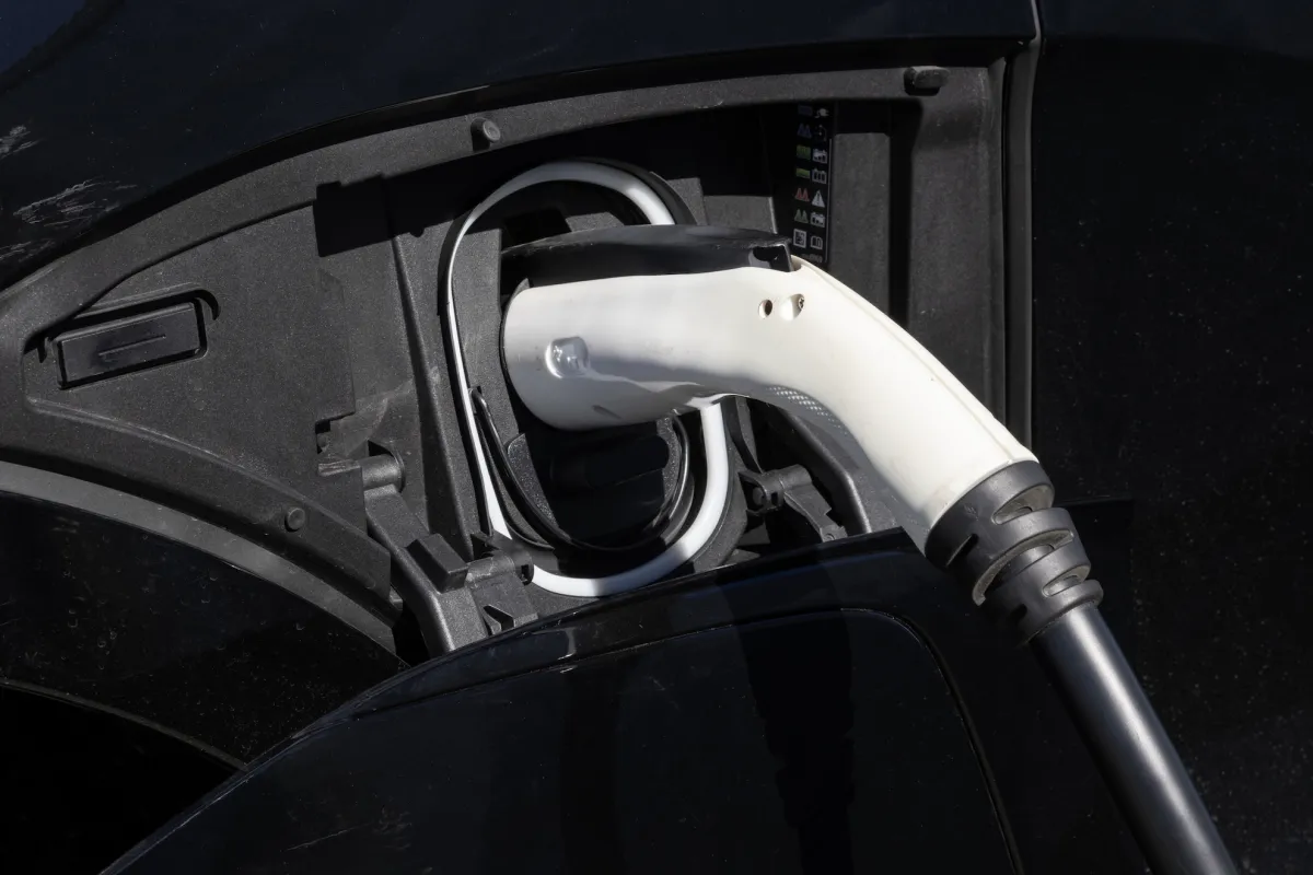 Global EV Market Diverges as US Growth Stalls