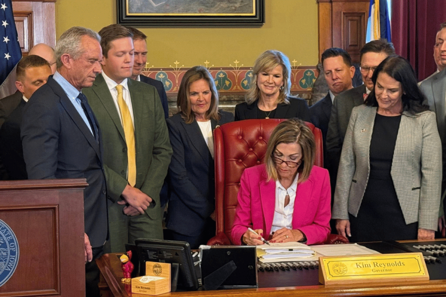 Iowa Governor Signs New Anti-Sweepstakes Gambling Law